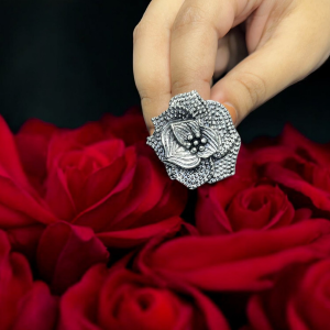 Aureli Roshni – Oxidised Rose Bloom Ring
